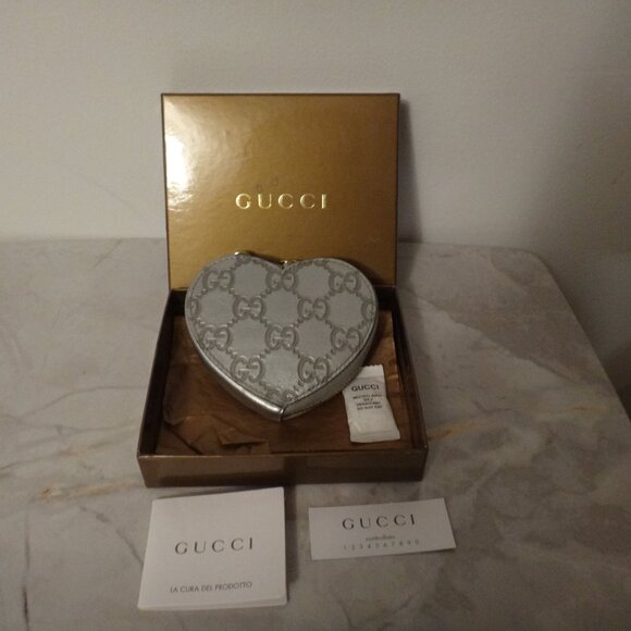 Authentic Gucci GG logo Monogram Heart Coin Case - Picture 2 of 5